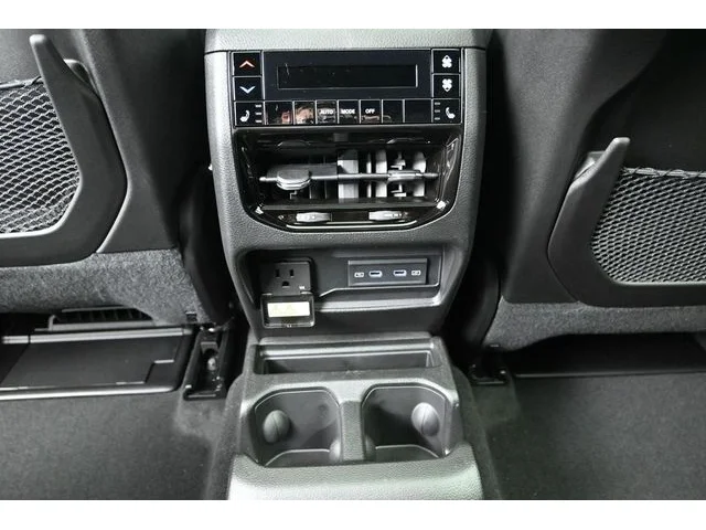 Nuevos JEEP GRAND CHEROKEE L à Estados chez autogozo