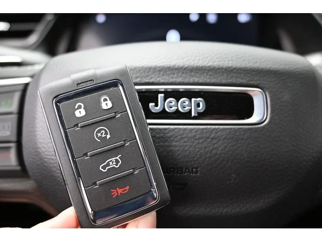 Nuevos JEEP GRAND CHEROKEE L à Estados chez autogozo