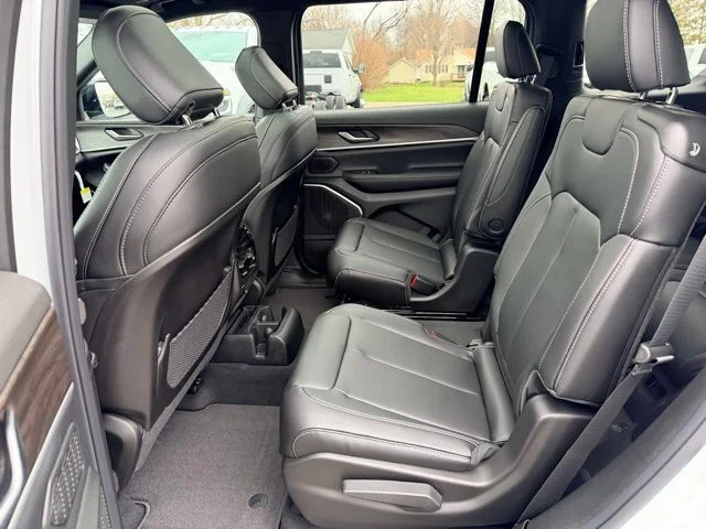 Nuevos JEEP GRAND CHEROKEE L à Estados chez autogozo
