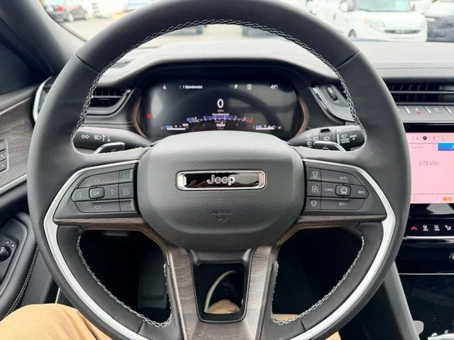 Nuevos JEEP GRAND CHEROKEE L à Estados chez autogozo