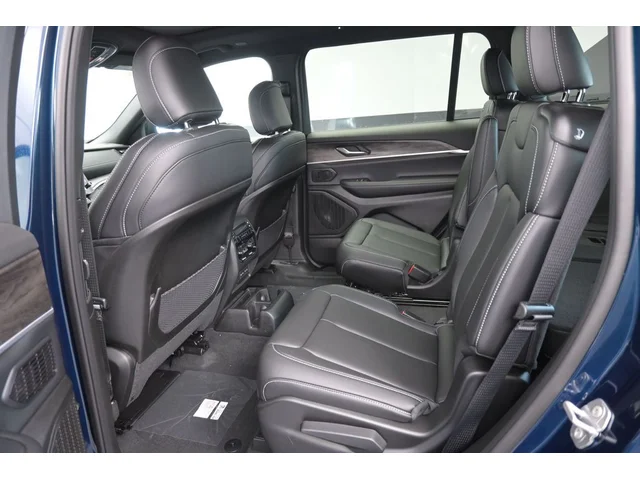 Nuevos JEEP GRAND CHEROKEE L à Estados chez autogozo
