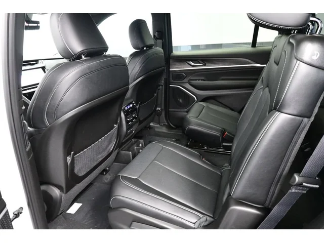 Nuevos JEEP GRAND CHEROKEE L à Estados chez autogozo