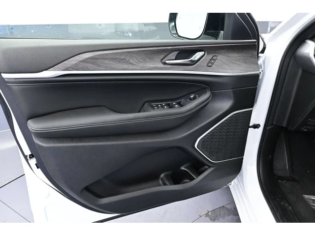 Nuevos JEEP GRAND CHEROKEE L à Estados chez autogozo