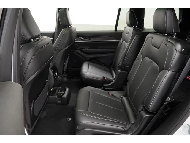 Nuevos JEEP GRAND CHEROKEE L à Estados chez autogozo