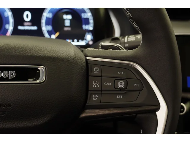 Nuevos JEEP GRAND CHEROKEE L à Estados chez autogozo