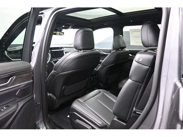 Nuevos JEEP GRAND CHEROKEE L à Estados chez autogozo