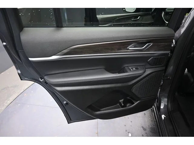Nuevos JEEP GRAND CHEROKEE L à Estados chez autogozo