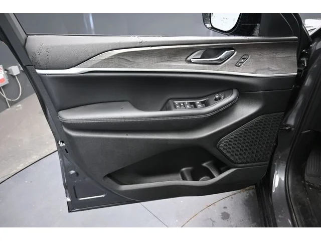 Nuevos JEEP GRAND CHEROKEE L à Estados chez autogozo