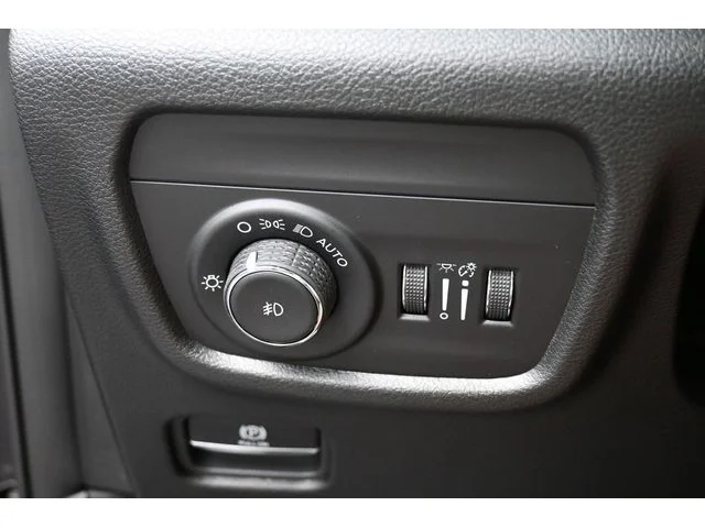 Nuevos JEEP GRAND CHEROKEE L à Estados chez autogozo