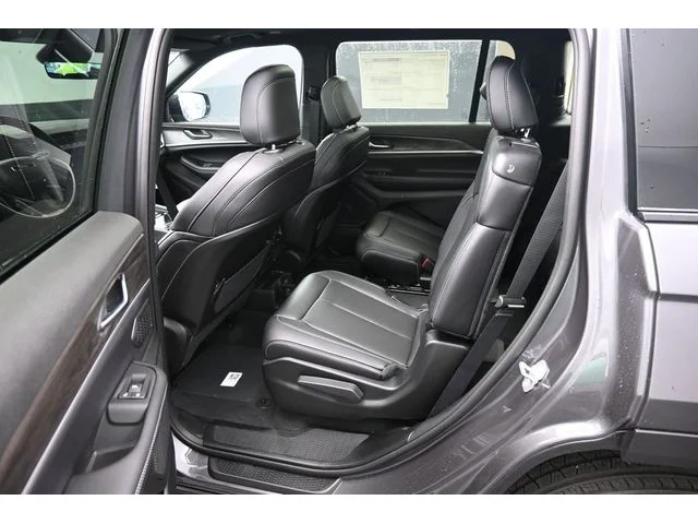 Nuevos JEEP GRAND CHEROKEE L à Estados chez autogozo
