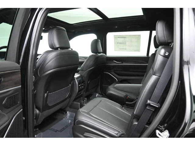 Nuevos JEEP GRAND CHEROKEE L à Estados chez autogozo