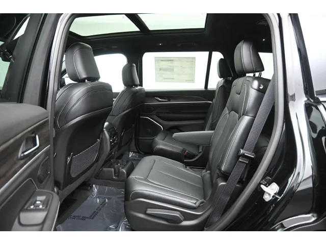 Nuevos JEEP GRAND CHEROKEE L à Estados chez autogozo