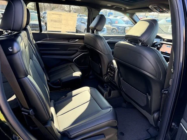 Nuevos JEEP GRAND CHEROKEE L à Estados chez autogozo