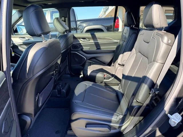 Nuevos JEEP GRAND CHEROKEE L à Estados chez autogozo