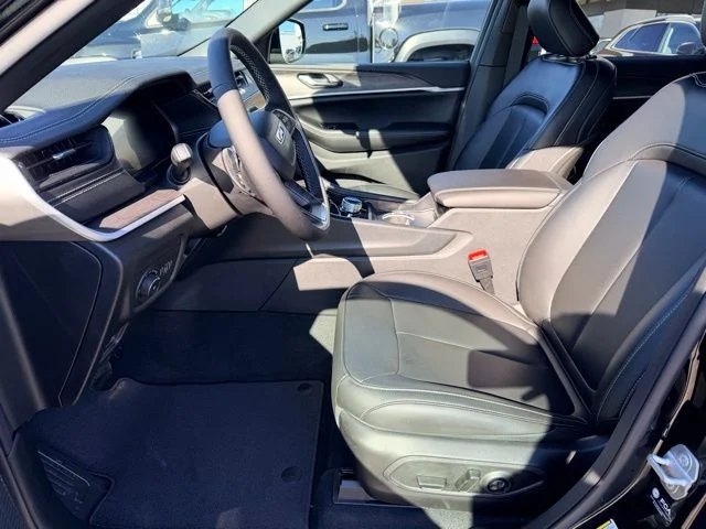 Nuevos JEEP GRAND CHEROKEE L à Estados chez autogozo