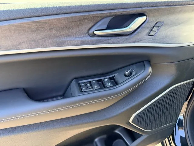 Nuevos JEEP GRAND CHEROKEE L à Estados chez autogozo