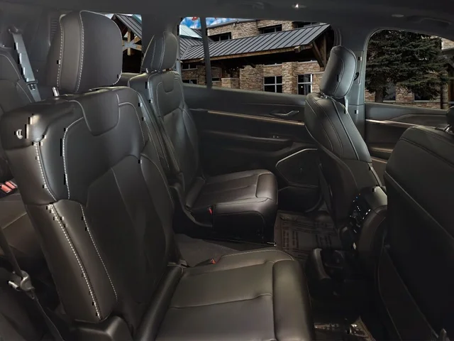 Nuevos JEEP GRAND CHEROKEE L à Estados chez autogozo