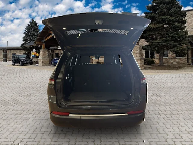 Nuevos JEEP GRAND CHEROKEE L à Estados chez autogozo