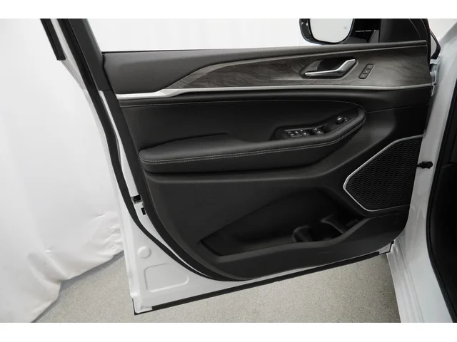 Nuevos JEEP GRAND CHEROKEE L à Estados chez autogozo