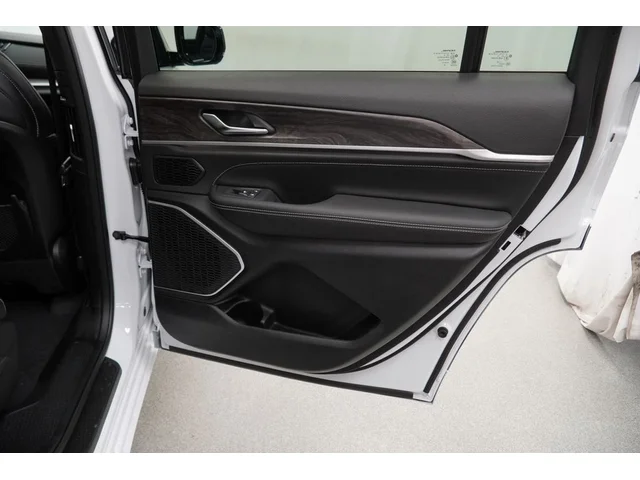 Nuevos JEEP GRAND CHEROKEE L à Estados chez autogozo
