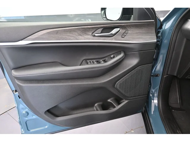 Nuevos JEEP GRAND CHEROKEE L à Estados chez autogozo