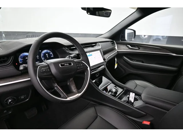 Nuevos JEEP GRAND CHEROKEE L à Estados chez autogozo