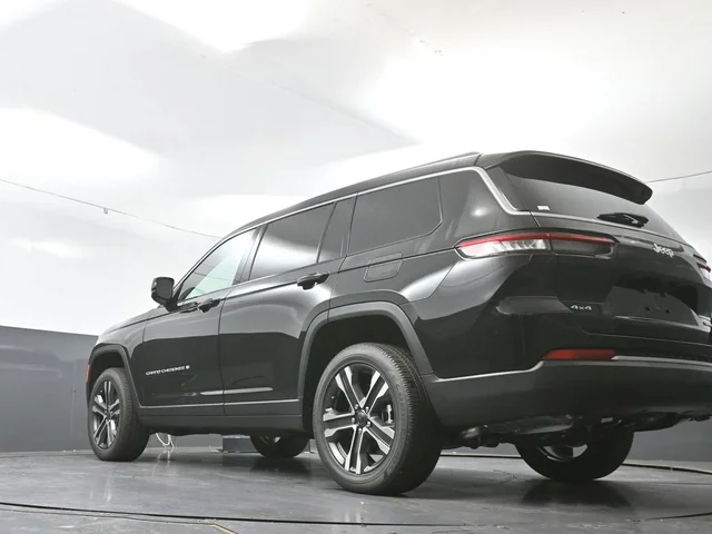 Nuevos JEEP GRAND CHEROKEE L à Estados chez autogozo