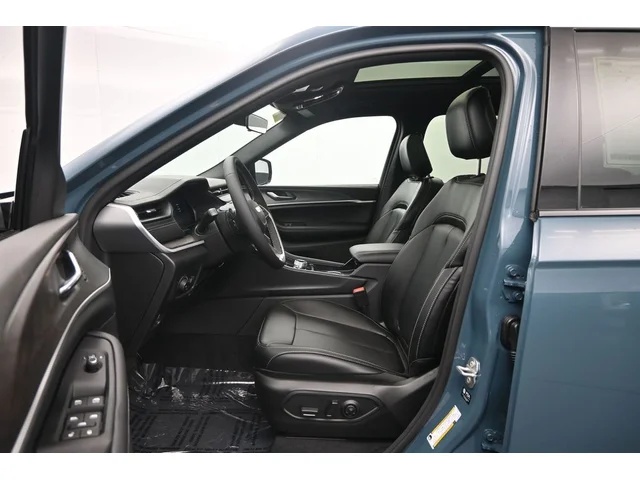 Nuevos JEEP GRAND CHEROKEE L à Estados chez autogozo