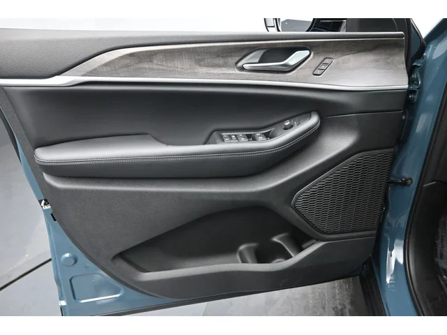 Nuevos JEEP GRAND CHEROKEE L à Estados chez autogozo