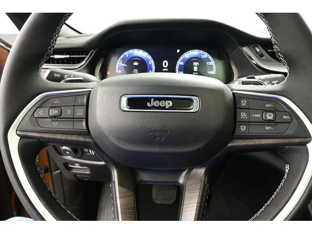Nuevos JEEP GRAND CHEROKEE L à Estados chez autogozo