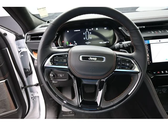 Nuevos JEEP GRAND CHEROKEE L à Estados chez autogozo