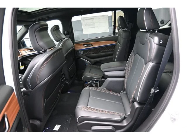 Nuevos JEEP GRAND CHEROKEE L à Estados chez autogozo