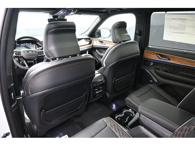 Nuevos JEEP GRAND CHEROKEE L à Estados chez autogozo
