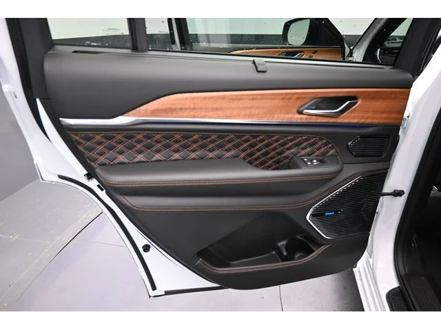 Nuevos JEEP GRAND CHEROKEE L à Estados chez autogozo