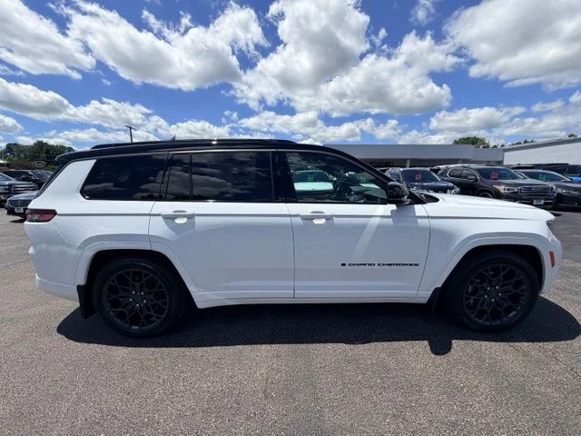 Nuevos JEEP GRAND CHEROKEE L à Estados chez autogozo