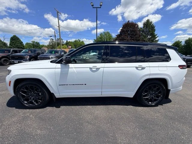 Nuevos JEEP GRAND CHEROKEE L à Estados chez autogozo