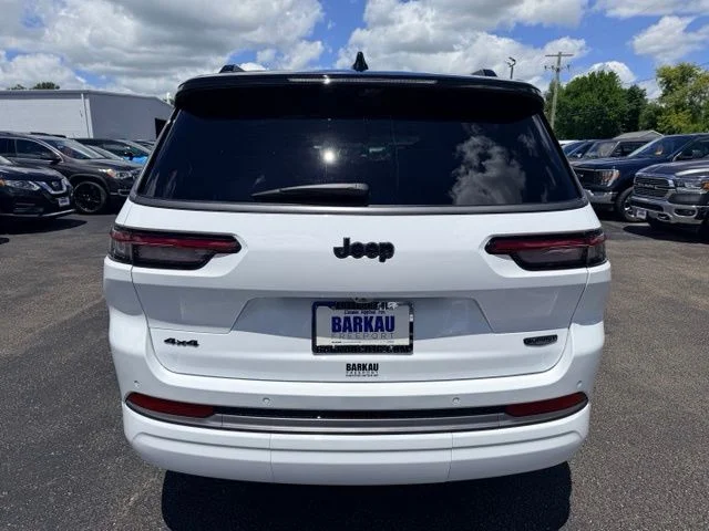 Nuevos JEEP GRAND CHEROKEE L à Estados chez autogozo