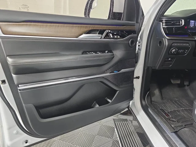 SEMINUEVOS JEEP Grand Wagoneer a Estados en autogozo