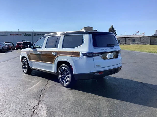 SEMINUEVOS JEEP Grand Wagoneer a Estados en autogozo