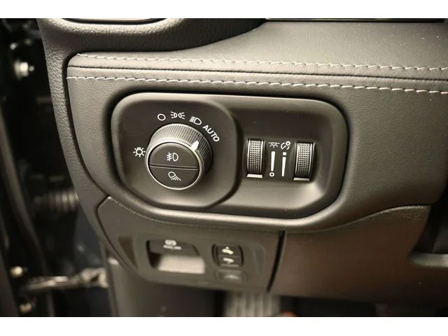 Nuevos RAM 1500 à Estados chez autogozo