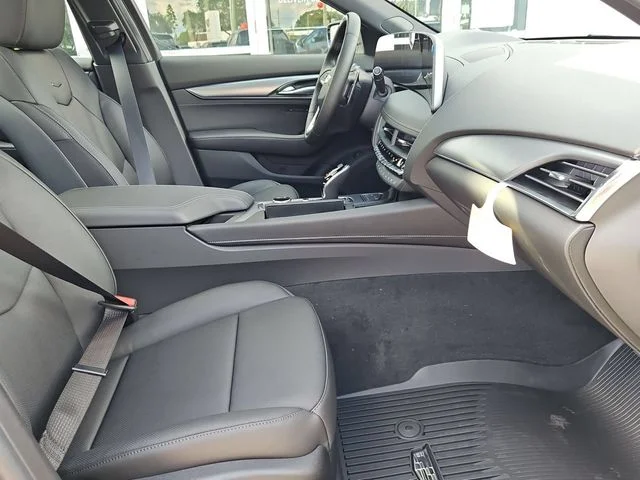 Nuevos CADILLAC CT5 à Estados chez autogozo