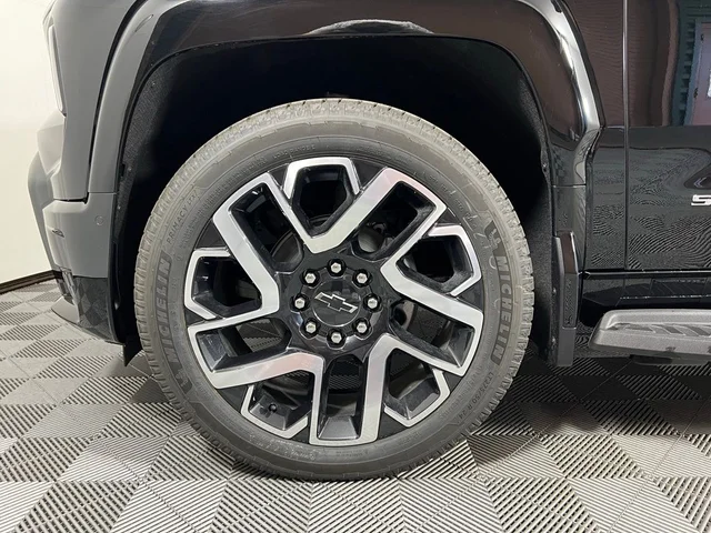 Nuevos CHEVROLET SILVERADO EV à Estados chez autogozo