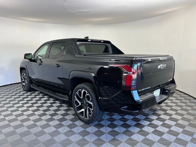 Nuevos CHEVROLET SILVERADO EV à Estados chez autogozo