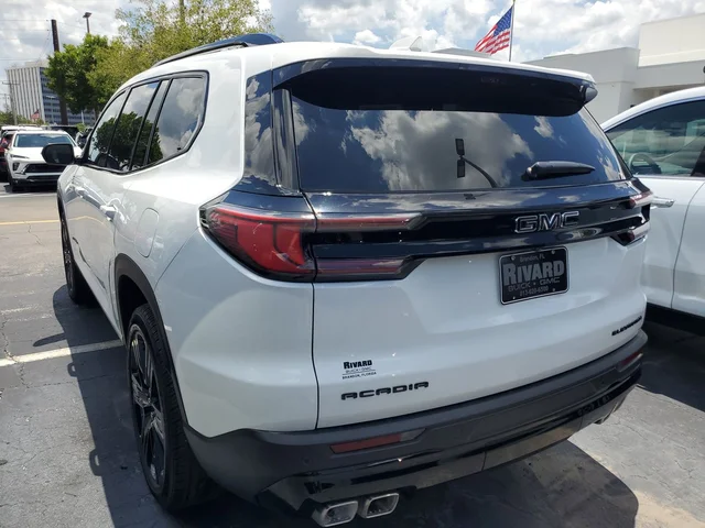 Nuevos GMC ACADIA à Estados chez autogozo