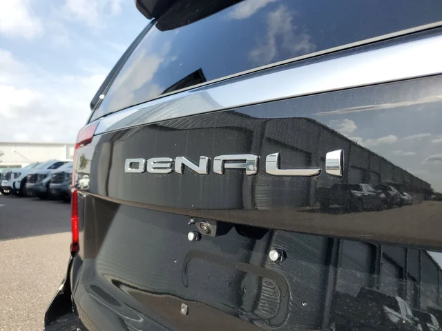 Nuevos GMC YUKON XL à Estados chez autogozo