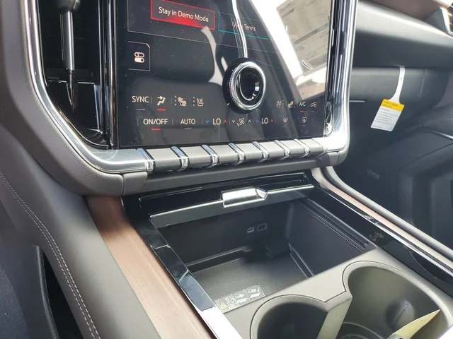 Nuevos GMC YUKON XL à Estados chez autogozo
