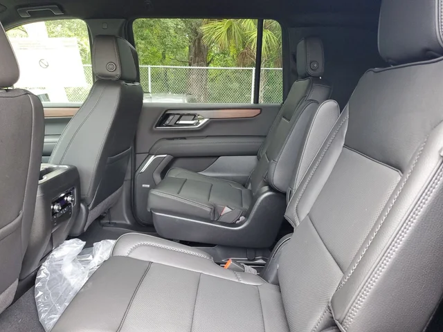 Nuevos GMC YUKON XL à Estados chez autogozo