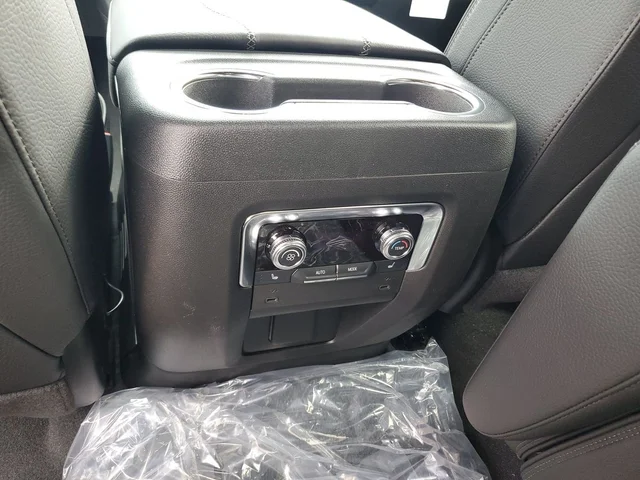 Nuevos GMC YUKON XL à Estados chez autogozo