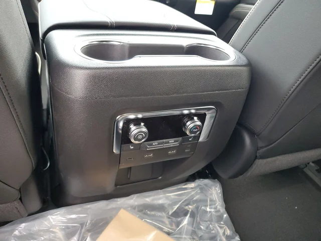 Nuevos GMC YUKON XL à Estados chez autogozo