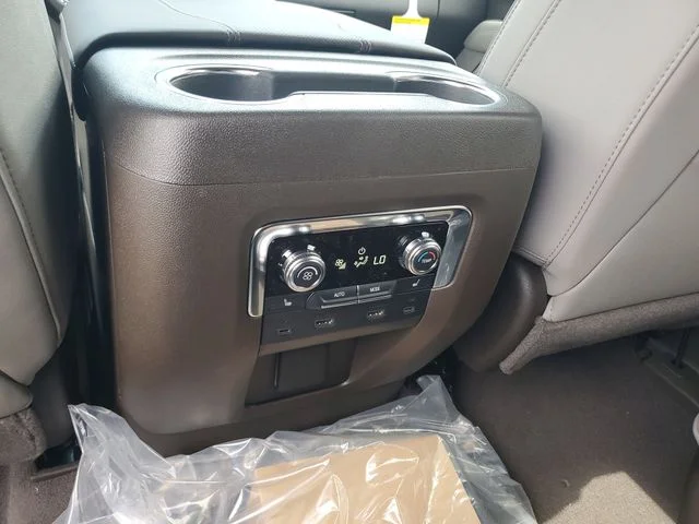 Nuevos GMC YUKON XL à Estados chez autogozo